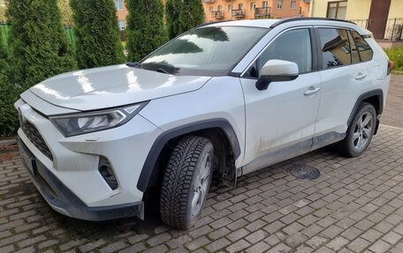 Toyota RAV4, 2020 год, 2 700 000 рублей, 2 фотография