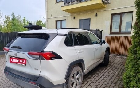 Toyota RAV4, 2020 год, 2 700 000 рублей, 4 фотография