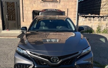 Toyota Camry, 2022 год, 2 600 000 рублей, 3 фотография