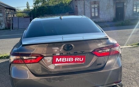 Toyota Camry, 2022 год, 2 600 000 рублей, 4 фотография