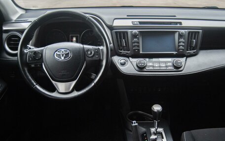 Toyota RAV4, 2017 год, 2 950 000 рублей, 11 фотография