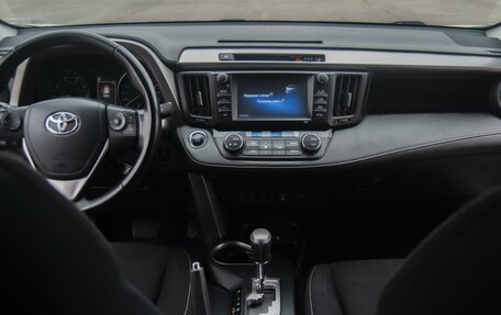 Toyota RAV4, 2017 год, 2 950 000 рублей, 12 фотография