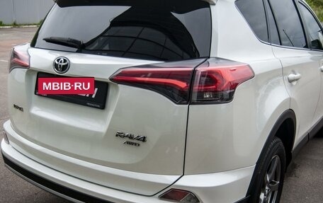Toyota RAV4, 2017 год, 2 950 000 рублей, 8 фотография