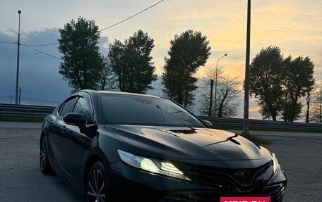 Toyota Camry, 2020 год, 3 000 000 рублей, 2 фотография