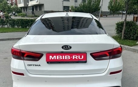 KIA Optima IV, 2018 год, 2 300 000 рублей, 11 фотография