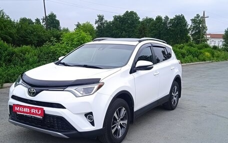 Toyota RAV4, 2018 год, 2 690 000 рублей, 4 фотография