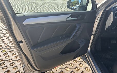 Volkswagen Tiguan II, 2020 год, 2 200 000 рублей, 20 фотография