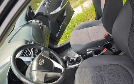 Hyundai Solaris II рестайлинг, 2015 год, 750 000 рублей, 14 фотография