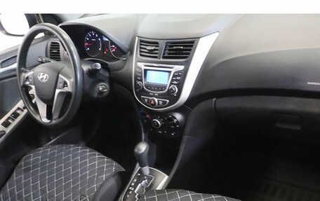 Hyundai Solaris II рестайлинг, 2011 год, 950 000 рублей, 5 фотография