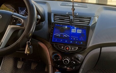 Hyundai Solaris II рестайлинг, 2011 год, 600 000 рублей, 8 фотография