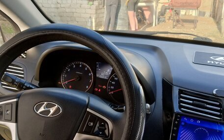 Hyundai Solaris II рестайлинг, 2011 год, 600 000 рублей, 9 фотография