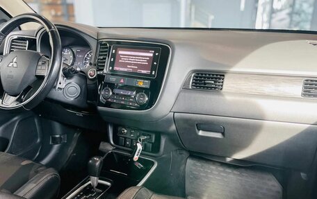 Mitsubishi Outlander III рестайлинг 3, 2018 год, 2 150 000 рублей, 11 фотография