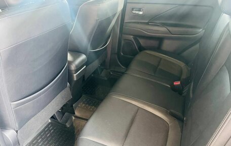 Mitsubishi Outlander III рестайлинг 3, 2018 год, 2 150 000 рублей, 10 фотография