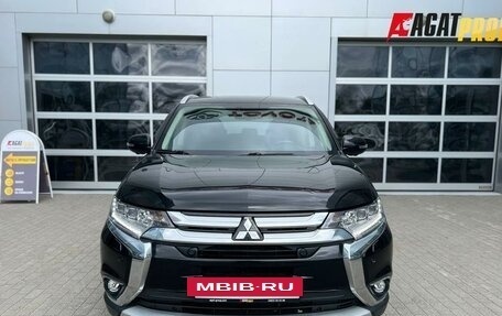 Mitsubishi Outlander III рестайлинг 3, 2018 год, 2 150 000 рублей, 2 фотография