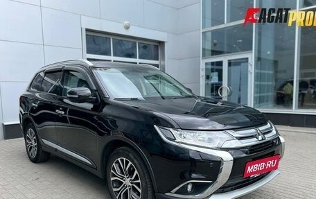 Mitsubishi Outlander III рестайлинг 3, 2018 год, 2 150 000 рублей, 3 фотография