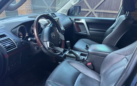 Toyota Land Cruiser Prado 150 рестайлинг 2, 2017 год, 3 800 000 рублей, 11 фотография