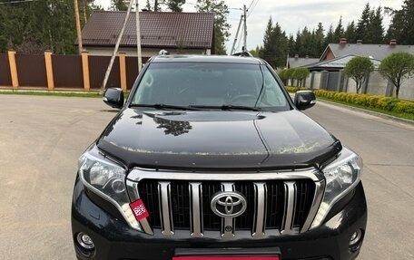 Toyota Land Cruiser Prado 150 рестайлинг 2, 2017 год, 3 800 000 рублей, 13 фотография