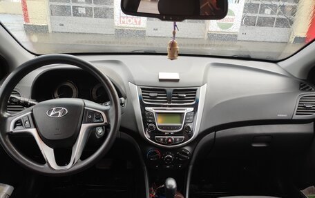 Hyundai Solaris II рестайлинг, 2012 год, 750 000 рублей, 4 фотография