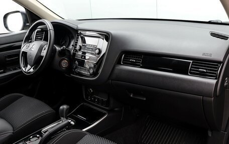 Mitsubishi Outlander III рестайлинг 3, 2019 год, 2 150 000 рублей, 9 фотография