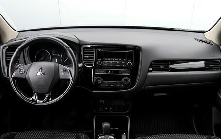 Mitsubishi Outlander III рестайлинг 3, 2019 год, 2 150 000 рублей, 11 фотография