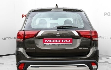Mitsubishi Outlander III рестайлинг 3, 2019 год, 2 150 000 рублей, 6 фотография