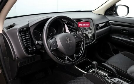 Mitsubishi Outlander III рестайлинг 3, 2019 год, 2 150 000 рублей, 15 фотография