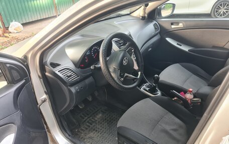Hyundai Solaris II рестайлинг, 2011 год, 500 000 рублей, 2 фотография