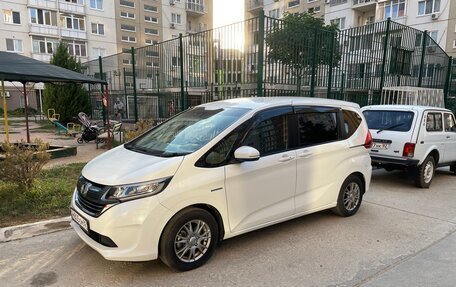 Honda Freed II, 2018 год, 1 750 000 рублей, 2 фотография