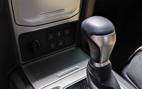 Toyota Land Cruiser Prado 150 рестайлинг 2, 2021 год, 8 700 000 рублей, 4 фотография