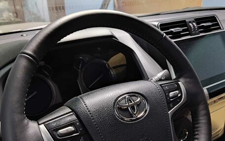 Toyota Land Cruiser Prado 150 рестайлинг 2, 2021 год, 8 700 000 рублей, 9 фотография