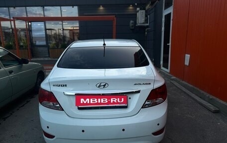 Hyundai Solaris II рестайлинг, 2011 год, 650 000 рублей, 6 фотография