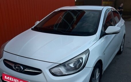 Hyundai Solaris II рестайлинг, 2011 год, 650 000 рублей, 3 фотография