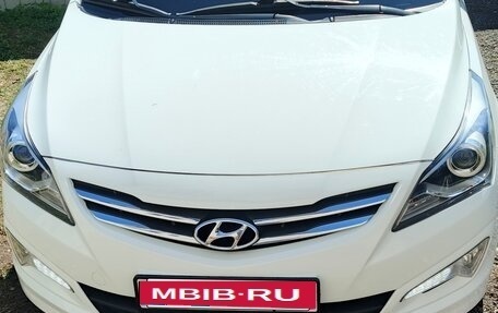 Hyundai Solaris II рестайлинг, 2015 год, 1 180 000 рублей, 1 фотография