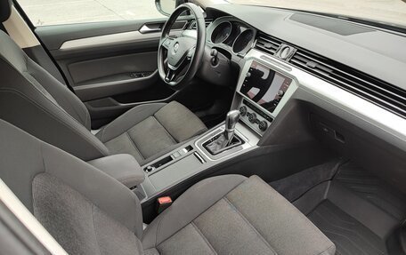Volkswagen Passat B8 рестайлинг, 2018 год, 1 800 000 рублей, 10 фотография