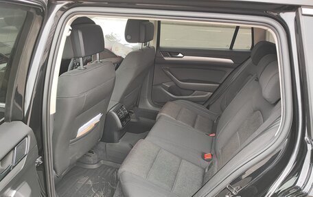 Volkswagen Passat B8 рестайлинг, 2018 год, 1 800 000 рублей, 12 фотография