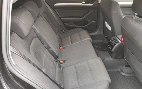 Volkswagen Passat B8 рестайлинг, 2018 год, 1 800 000 рублей, 13 фотография
