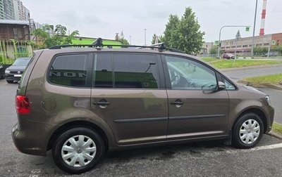 Volkswagen Touran III, 2010 год, 713 000 рублей, 1 фотография