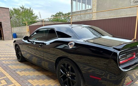 Dodge Challenger III рестайлинг 2, 2019 год, 4 300 000 рублей, 15 фотография