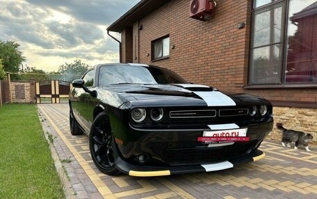 Dodge Challenger III рестайлинг 2, 2019 год, 4 300 000 рублей, 2 фотография