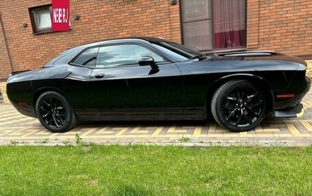 Dodge Challenger III рестайлинг 2, 2019 год, 4 300 000 рублей, 6 фотография