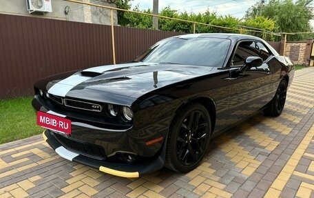 Dodge Challenger III рестайлинг 2, 2019 год, 4 300 000 рублей, 5 фотография