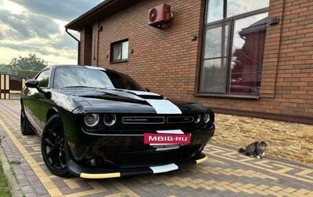 Dodge Challenger III рестайлинг 2, 2019 год, 4 300 000 рублей, 17 фотография