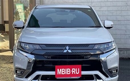 Mitsubishi Outlander III рестайлинг 3, 2021 год, 2 120 000 рублей, 2 фотография