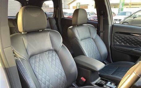 Mitsubishi Outlander III рестайлинг 3, 2021 год, 2 120 000 рублей, 6 фотография