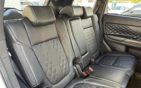 Mitsubishi Outlander III рестайлинг 3, 2021 год, 2 120 000 рублей, 17 фотография