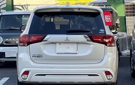 Mitsubishi Outlander III рестайлинг 3, 2021 год, 2 120 000 рублей, 3 фотография