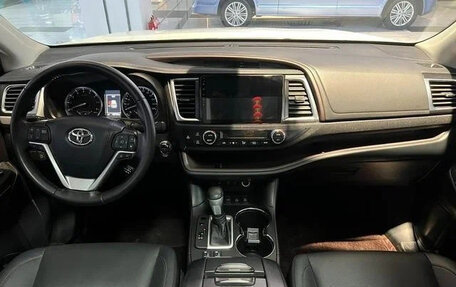 Toyota Highlander III, 2021 год, 2 400 199 рублей, 6 фотография