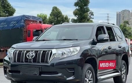 Toyota Land Cruiser Prado 150 рестайлинг 2, 2018 год, 4 245 000 рублей, 1 фотография