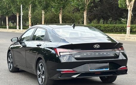 Hyundai Elantra, 2022 год, 1 560 000 рублей, 2 фотография