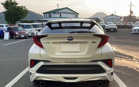 Toyota C-HR I рестайлинг, 2022 год, 1 480 000 рублей, 5 фотография